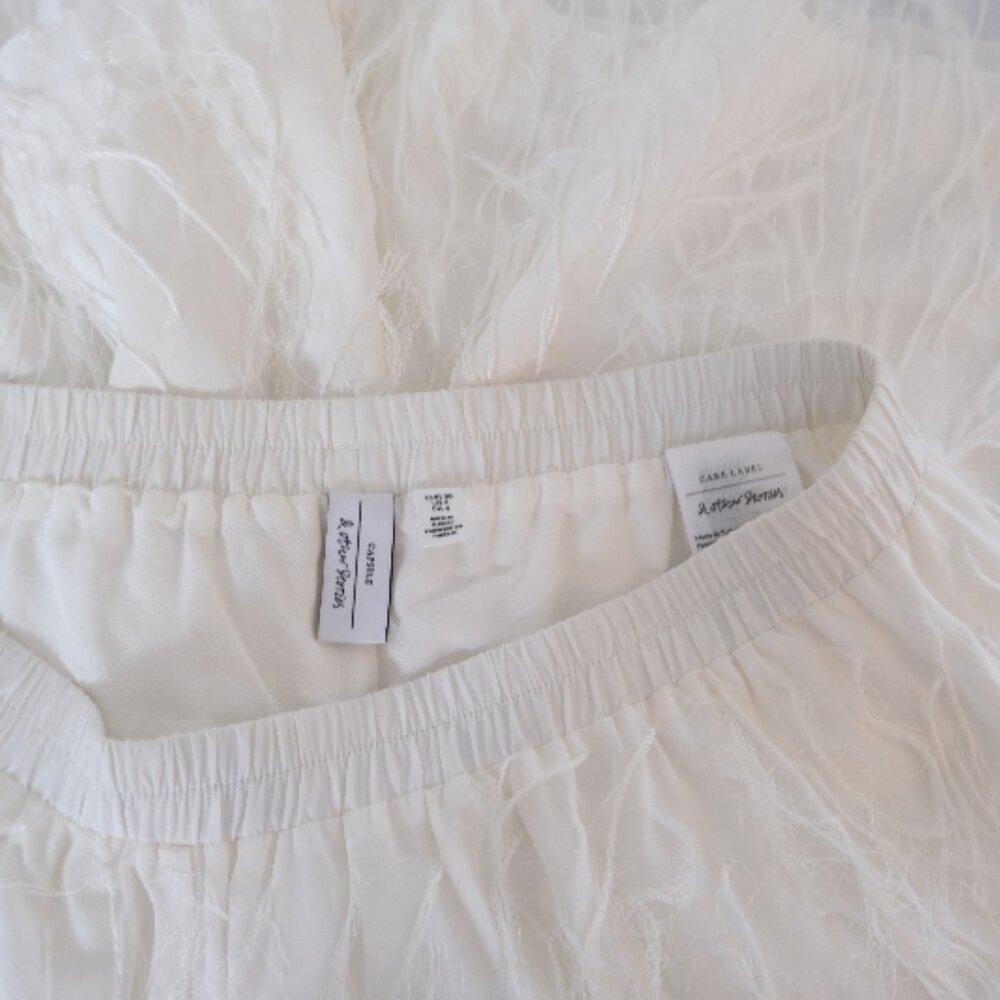 🤍 White Feather Shorts - Perfect for Pool Party or the Bride-to-Be! 🤍 - Picture 5 of 6